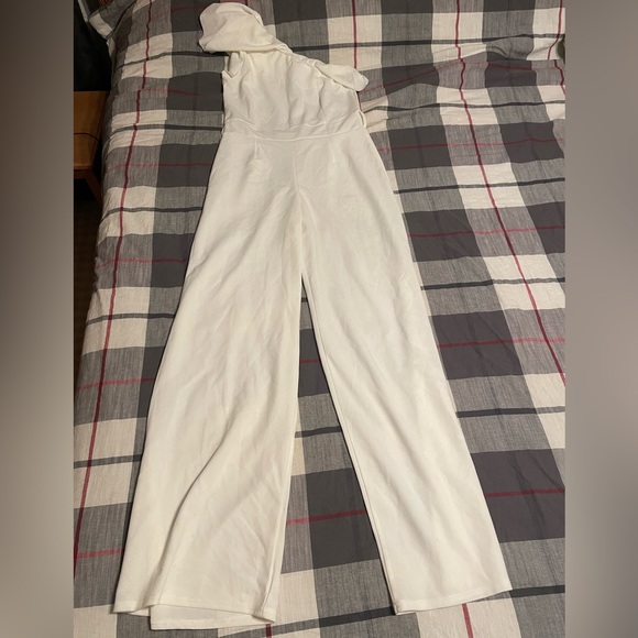 Boohoo Pants - Boohoo One Shoulder Jumpsuit (White, Size 10) NEW
